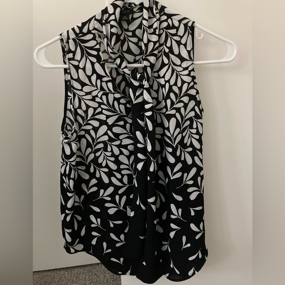 Preowned Ann Taylor Petite Sleeveless Tie neck Blouse Black White XXSP